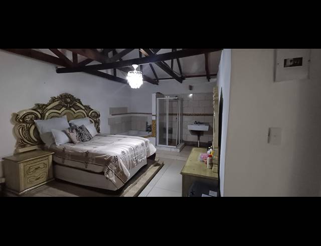 4 BEDROOM HOUSE FOR SALE IN PALM SPRINGS